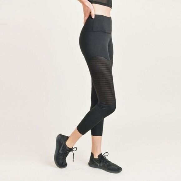 Women's Active Athletic Leggings Black Cropped - Picture 2 of 4